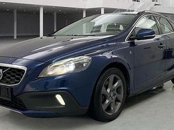 Blau Gebraucht 2015 Volvo V40 CC Ocean Race Kombi | 15.800 € (Etwas zu teuer)