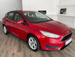Rot Gebraucht 2015 Ford Focus Trend Limousine | 6.900 € (Fairer Preis)