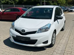 Weiß Gebraucht 2014 Toyota Yaris Cool Kleinwagen | 5.700 € (Guter Preis)