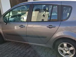 Grau Gebraucht 2013 Renault Grand Modus Van / Kleinbus | 3.500 € (Fairer Preis)