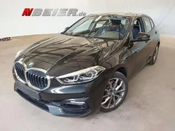Saphirschwarz Gebraucht 2025 BMW 120 Sport Line Kleinwagen | 27.890 € (Guter Preis)