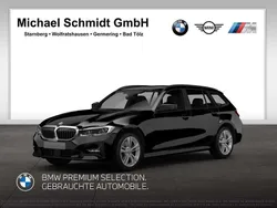 Saphirschwarz (metallic) Gebraucht 2024 BMW 330e M Sport Kombi | 44.940 € (Fairer Preis)