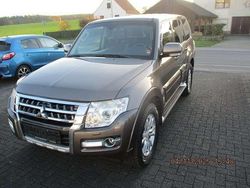 Braun Gebraucht 2014 Mitsubishi Pajero Plus SUV | 27.390 € (Teuer)