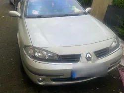 Gelb Gebraucht 2006 Renault Laguna II Limousine | 1.500 €
