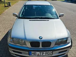 Silber Gebraucht 2001 BMW 116 Kleinwagen | 1.500 €