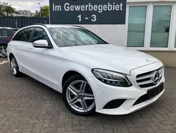 Weiß Gebraucht 2020 Mercedes C220 Avantgarde Kombi | 14.900 €