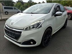 Weiß Gebraucht 2017 Peugeot 208 Allure Kleinwagen | 5.500 € (Superpreis)