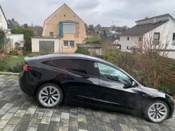 Schwarz Gebraucht 2022 Tesla Model 3 Standard Range Limousine | 26.800 € (Guter Preis)