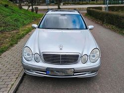 Grau Gebraucht 2004 Mercedes E220 Avantgarde Limousine | 2.400 € (Fairer Preis)