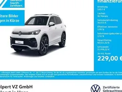 Oryxweiß perlmutteffekt Gebraucht 2024 VW Tiguan R-line SUV | 39.866 € (Fairer Preis)