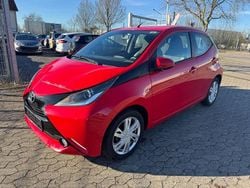 Rot Gebraucht 2016 Toyota Aygo X-play Kleinwagen | 6.750 € (Fairer Preis)