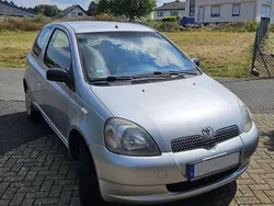 Silber Gebraucht 2002 Toyota Yaris Kleinwagen | 1.100 € (Fairer Preis)