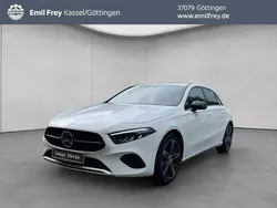 Weiß Gebraucht 2024 Mercedes A180 Advanced Limousine | 27.800 € (Fairer Preis)