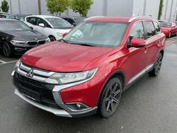 Rot Gebraucht 2016 Mitsubishi Outlander SUV | 10.787 € (Etwas zu teuer)