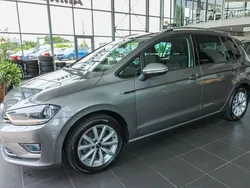 Grau Gebraucht 2015 VW Golf Sportsvan CLUB Van / Kleinbus | 13.890 € (Fairer Preis)