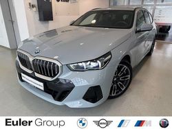 Grau Gebraucht 2024 BMW 520 Performance Kombi | 48.899 € (Superpreis)