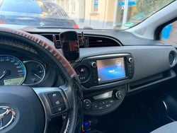 Grau Gebraucht 2016 Toyota Yaris Hybrid Kleinwagen | 10.900 € (Fairer Preis)