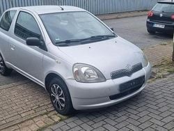 Grau Gebraucht 2002 Toyota Yaris Kleinwagen | 1.299 € (Fairer Preis)
