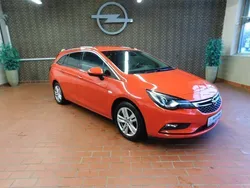 Rot Gebraucht 2018 Opel Astra Innovation Kombi | 13.950 € (Etwas zu teuer)