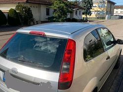 Silber Gebraucht 2003 Ford Fiesta Kleinwagen | 555 €