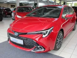 Karminarot metallic Neu 2024 Toyota Corolla Team Kombi | 32.550 €