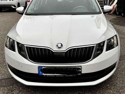 Weiß Gebraucht 2019 Skoda Octavia Soleil Kombi | 18.900 € (Etwas zu teuer)