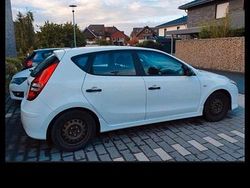 Weiß Gebraucht 2011 Hyundai i30 Edition Kleinwagen | 2.390 € (Fairer Preis)