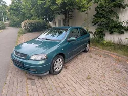 Grün Gebraucht 2002 Opel Astra Limousine | 1.100 € (Guter Preis)