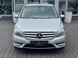 Silber Gebraucht 2012 Mercedes B200 Van / Kleinbus | 11.499 € (Fairer Preis)