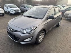 Grau Gebraucht 2013 Hyundai i20 Classic Limousine | 2.399 € (Guter Preis)