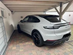 Grau Gebraucht 2023 Porsche Cayenne SUV | 119.000 € (Teuer)
