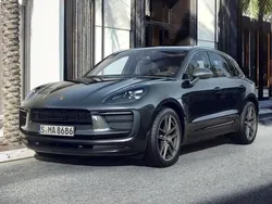 Tiefschwarzmetallic Gebraucht 2023 Porsche Macan SUV | 79.890 €