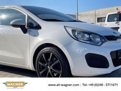 Weiß Gebraucht 2012 Kia Rio DREAM-TEAM Edition Limousine | 4.800 € (Guter Preis)