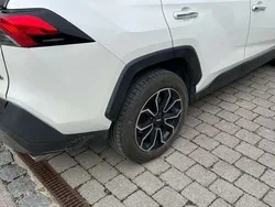 Weiß Gebraucht 2019 Toyota RAV4 Multidrive S SUV | 28.000 € (Etwas zu teuer)