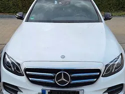 Weiß Gebraucht 2016 Mercedes E200 AMG line Limousine | 25.990 € (Fairer Preis)