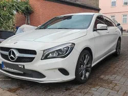 Weiß Gebraucht 2017 Mercedes CLA180 Shooting Brake Kombi | 16.400 € (Guter Preis)
