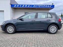 Grau Gebraucht 2015 VW Golf Trendline Limousine | 6.800 € (Guter Preis)