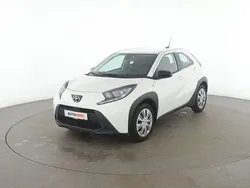 Weiß Gebraucht 2023 Toyota Aygo Play Kleinwagen | 15.090 € (Fairer Preis)