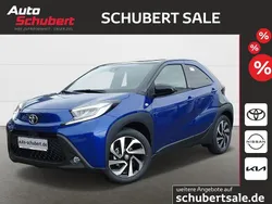 Juniper blue metallic/ night sky black Gebraucht 2024 Toyota Aygo Basis Kleinwagen | 15.980 € (Fairer Preis)