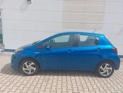 Blau Gebraucht 2014 Toyota Yaris Hybrid Comfort Limousine | 9.950 € (Guter Preis)