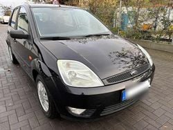 Schwarz Gebraucht 2002 Ford Fiesta Limousine | 900 € (Guter Preis)