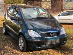 Grün Gebraucht 2002 Mercedes A160 Classic Van / Kleinbus | 1.999 € (Fairer Preis)
