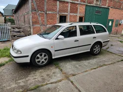 Weiß Gebraucht 2000 Skoda Octavia Kombi | 1.100 € (Fairer Preis)