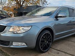 Grau Gebraucht 2010 Skoda Superb Ambition Kombi | 2.750 € (Guter Preis)