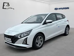 Weiß Gebraucht 2024 Hyundai i20 Select Limousine | 16.990 € (Etwas zu teuer)