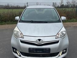 Silber Gebraucht 2011 Toyota Verso-S Kombi | 2.500 € (Guter Preis)
