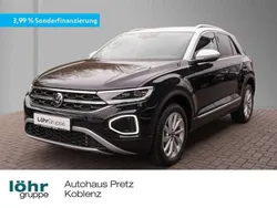 Deep black perleffekt / weiß Gebraucht 2024 VW T-Roc Style SUV | 29.980 € (Fairer Preis)