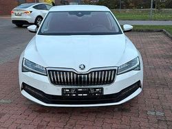 Weiß Gebraucht 2020 Skoda Superb Ambition Limousine | 21.200 € (Teuer)