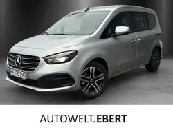 Helvinsilber Gebraucht 2024 Mercedes 180 Limousine | 35.440 €