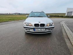 Silber Gebraucht 2001 BMW 320 Kombi | 2.999 €